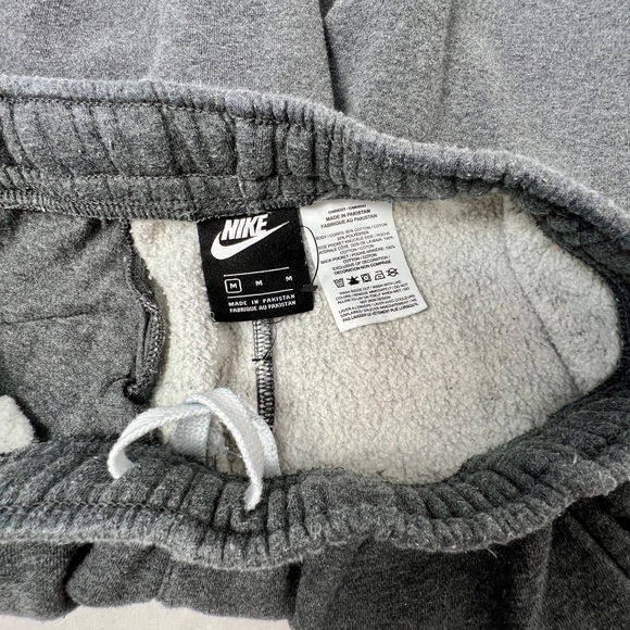 Lot of two Nike Sportswear Club Fleece shorts Size Medium - Picture 12 of 16